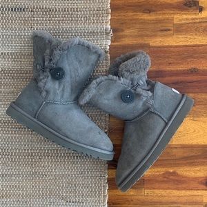 Gray short UGGs- size 7